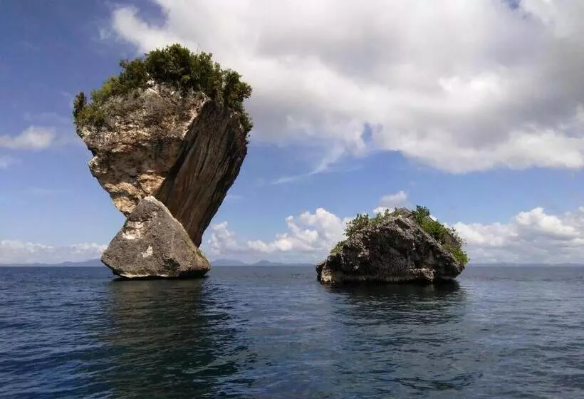 Hotelli Reddoorz @ Western Highway Lodge