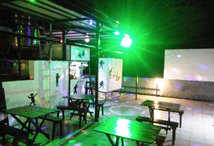 Hotel Reddoorz @ Western Highway Lodge