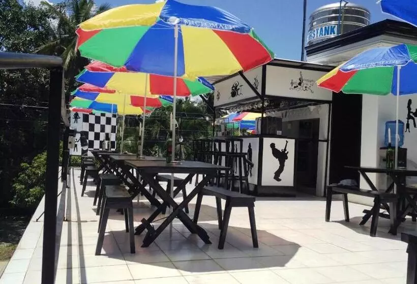 Hotelli Reddoorz @ Western Highway Lodge