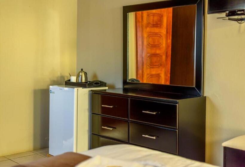 פנסיון Hlulani Guest House