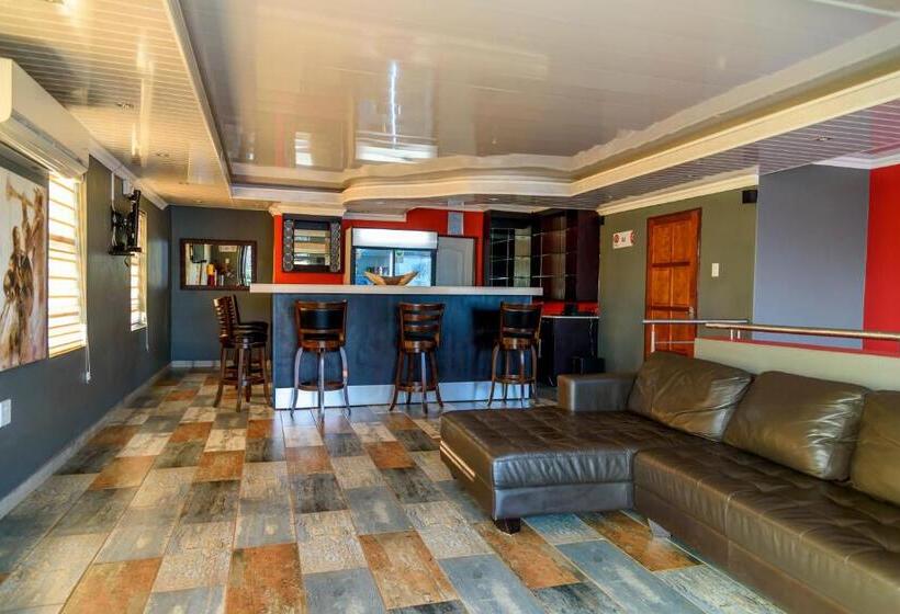 פנסיון Hlulani Guest House