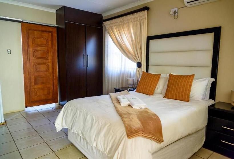 פנסיון Hlulani Guest House