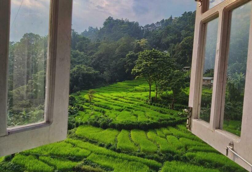 مبيت وإفطار Ashraya Boutique Homestay