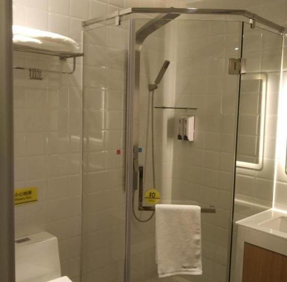 Отель 7days Inn Huaiji High Speed Railway Station Administrative Service Center Branch