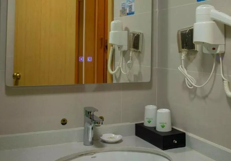 Hotelli Greentree Inn Luliang Wenshui County People S Hospital Express