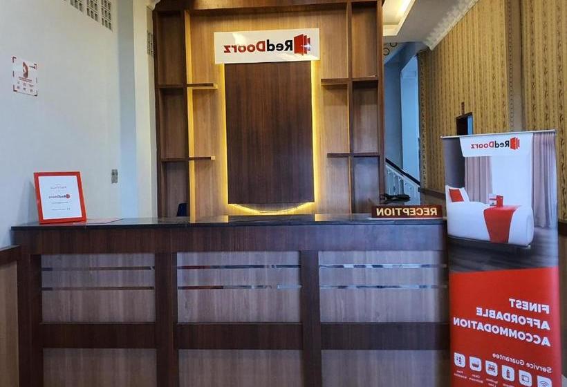 호텔 Reddoorz Near Citraland Gama City Medan