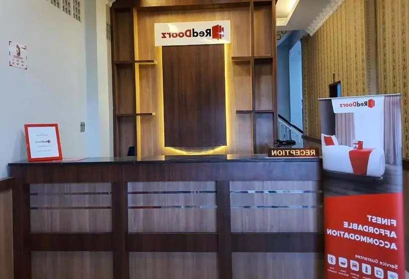 ホテル Reddoorz Near Citraland Gama City Medan