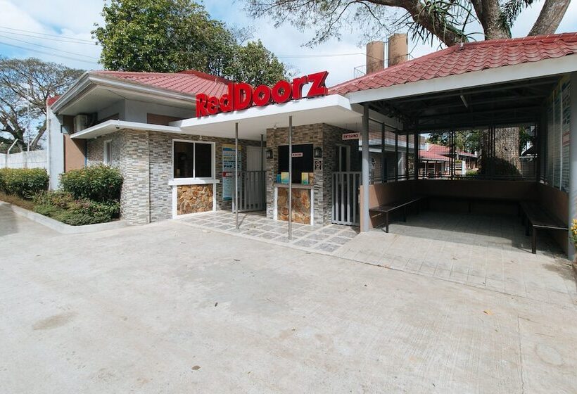 ホテル Reddoorz Premium @ Trece Indang Road