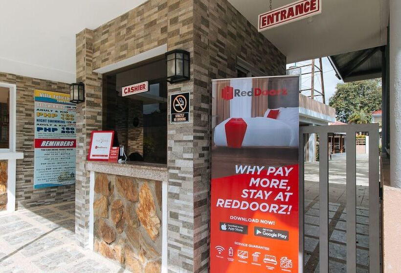 ホテル Reddoorz Premium @ Trece Indang Road
