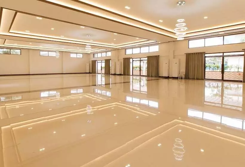 Hotelli Reddoorz Premium @ Trece Indang Road