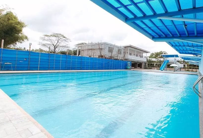 Hotelli Reddoorz Premium @ Trece Indang Road