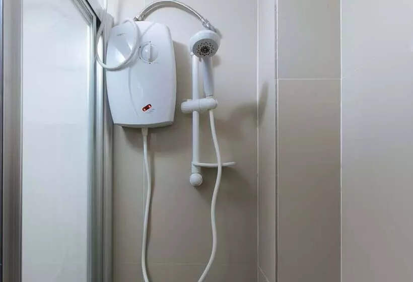 Hotelli Reddoorz Premium @ Trece Indang Road