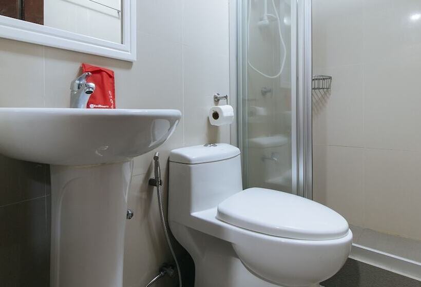 ホテル Reddoorz Premium @ Trece Indang Road