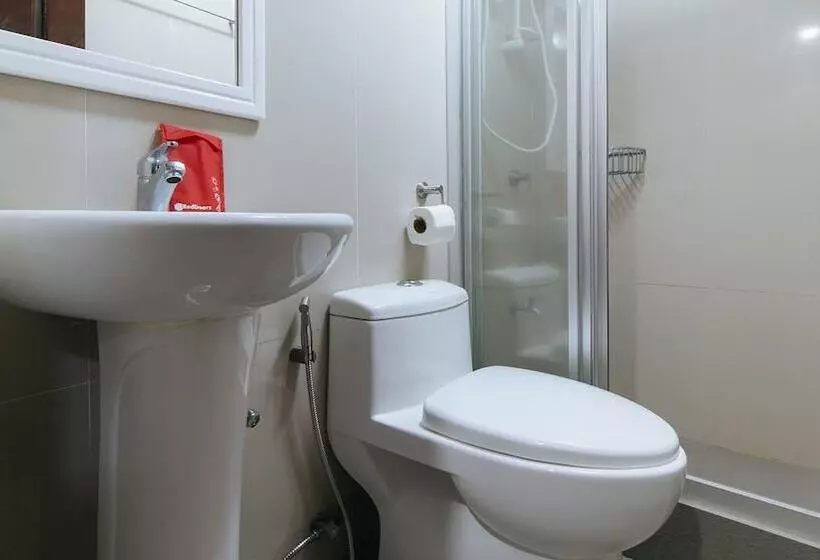 Hotelli Reddoorz Premium @ Trece Indang Road