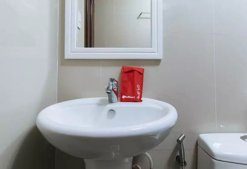 Hotelli Reddoorz Premium @ Trece Indang Road