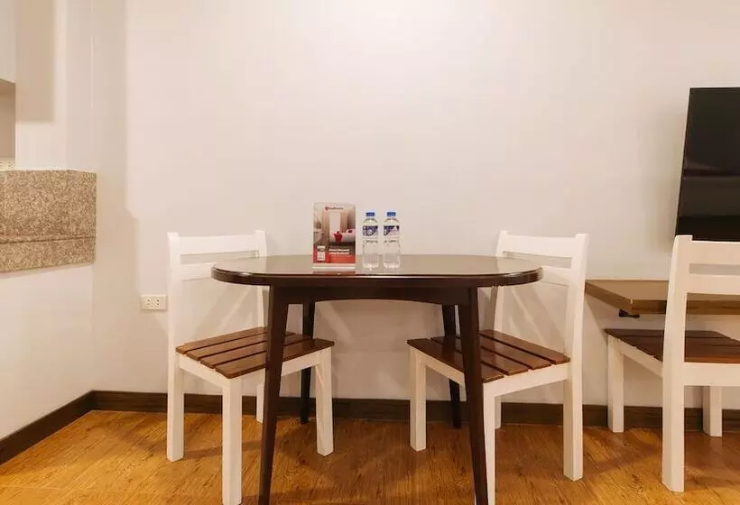 Hotelli Reddoorz Premium @ Trece Indang Road