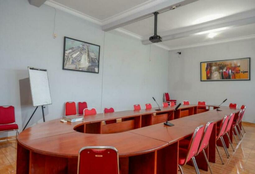 בית מלון כפרי Reddoorz Syariah Near Kawasan Sam Poo Kong 2