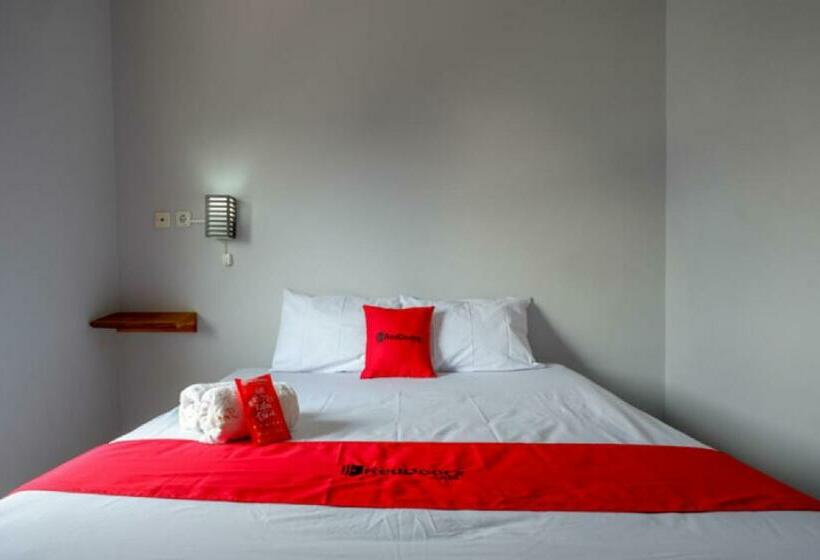 בית מלון כפרי Reddoorz Syariah Near Kawasan Sam Poo Kong 2