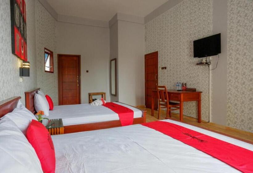 בית מלון כפרי Reddoorz Syariah Near Kawasan Sam Poo Kong 2