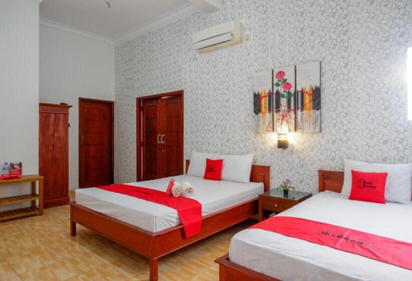 בית מלון כפרי Reddoorz Syariah Near Kawasan Sam Poo Kong 2