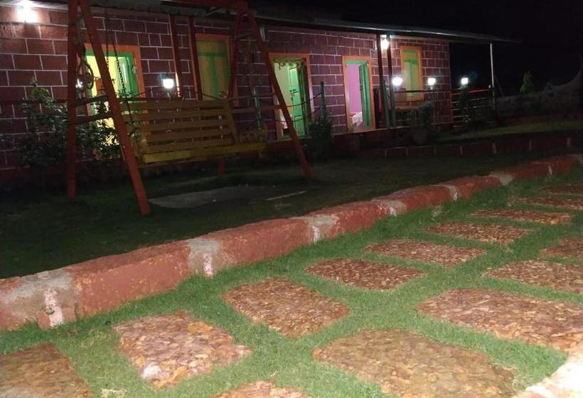 Отель Vamoose Kaas Hill Resort