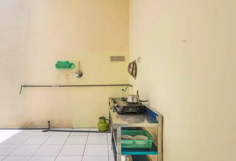 پانسیون Koolkost Near Gor Untung Suropati