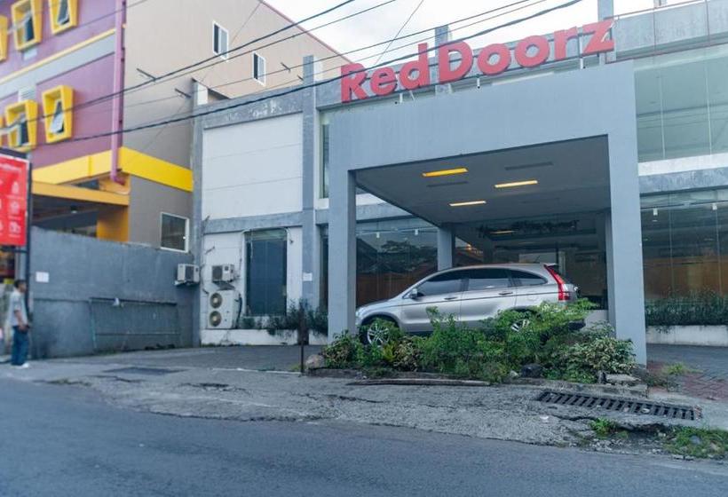 بنسيون Reddoorz Near Bahu Mall Manado