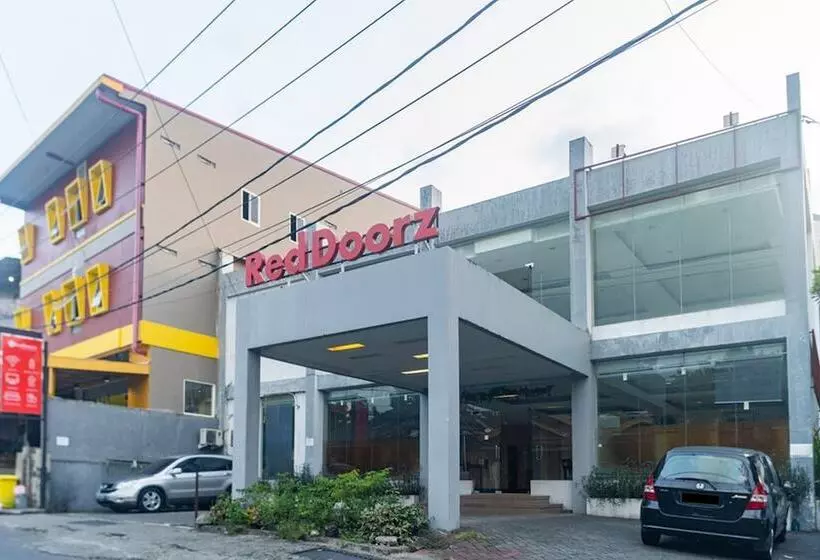 ペンション Reddoorz Near Bahu Mall Manado