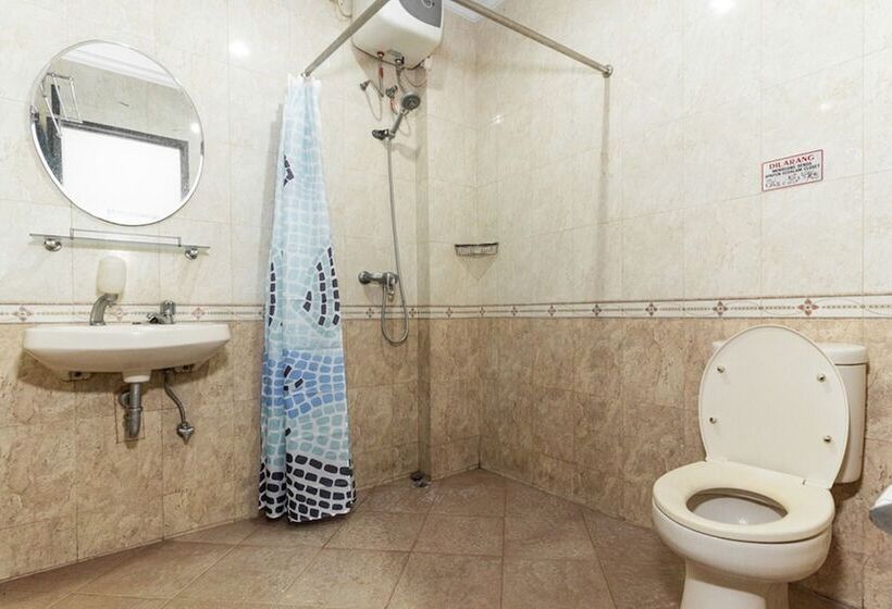 بنسيون Reddoorz Near Bahu Mall Manado