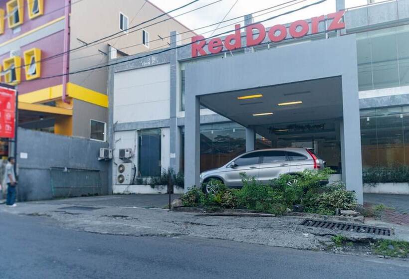 بنسيون Reddoorz Near Bahu Mall Manado