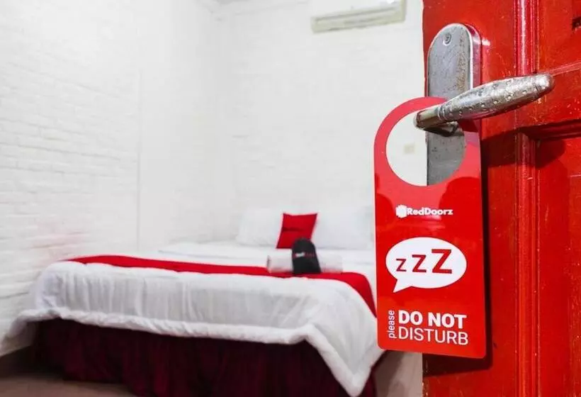 Majatalo Reddoorz Near Universitas Pamulang