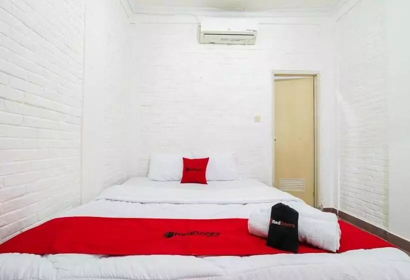 Majatalo Reddoorz Near Universitas Pamulang