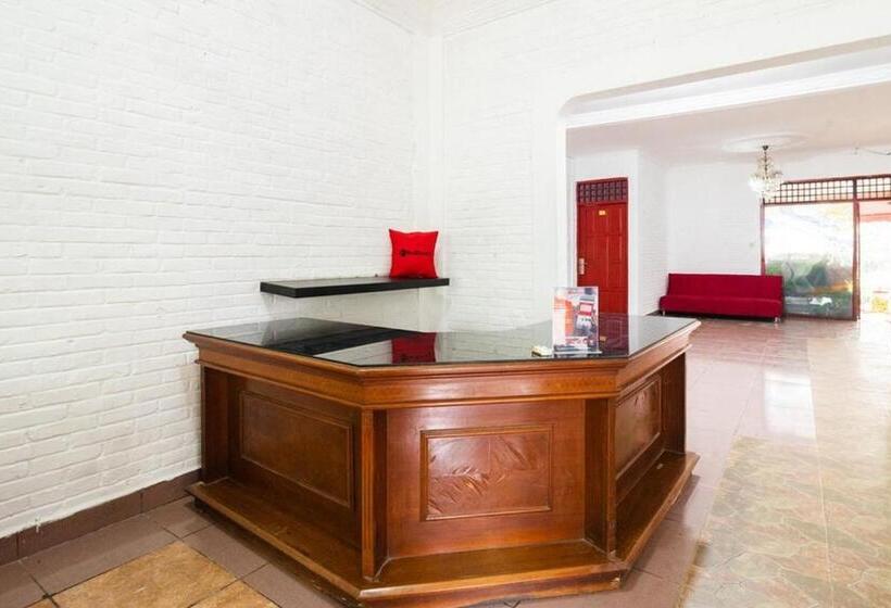 Pensjonat Reddoorz Near Universitas Pamulang