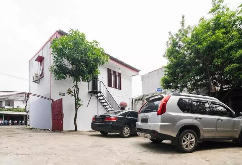 Majatalo Reddoorz Near Universitas Pamulang