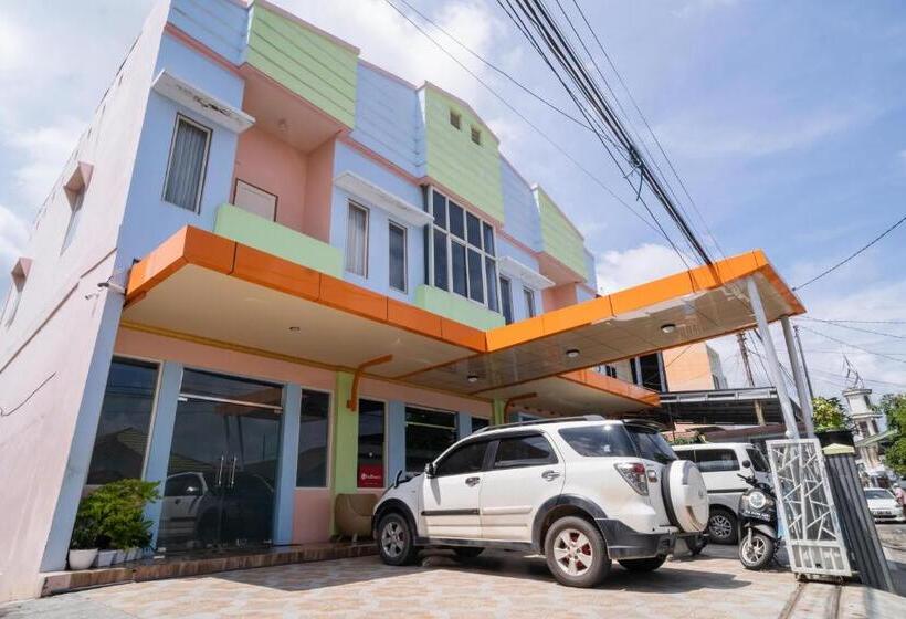 פנסיון Reddoorz Syariah Near Taman Siring 2