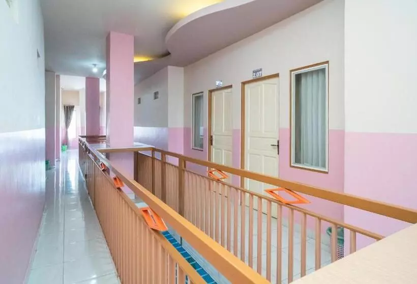 Majatalo Reddoorz Syariah Near Taman Siring 2