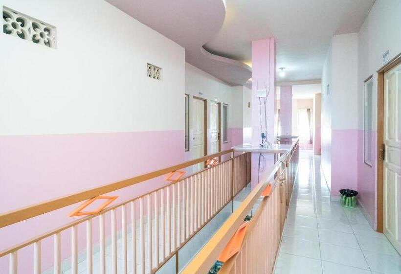 פנסיון Reddoorz Syariah Near Taman Siring 2