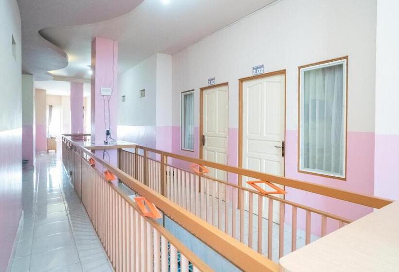 פנסיון Reddoorz Syariah Near Taman Siring 2