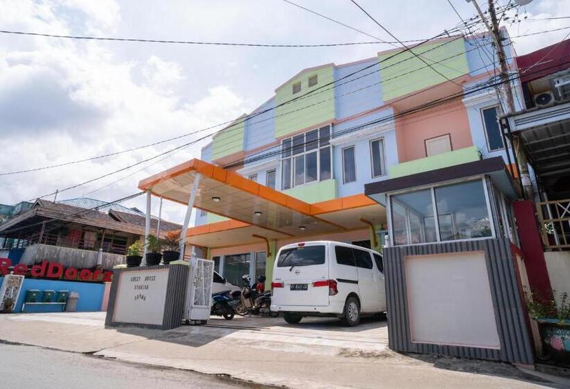 פנסיון Reddoorz Syariah Near Taman Siring 2