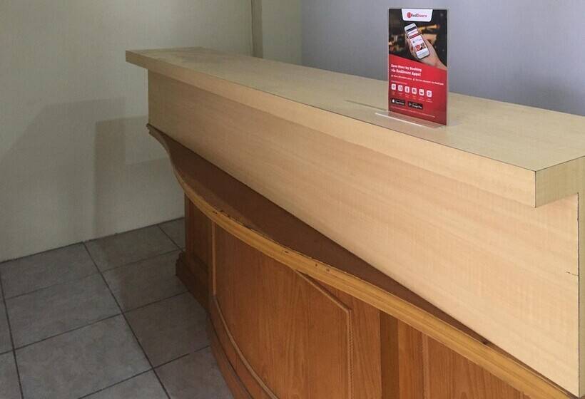 בית מלון כפרי Reddoorz Near Institut Kesehatan Helvetia