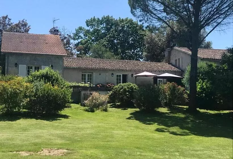 ペンション Le Domaine De Camblanes