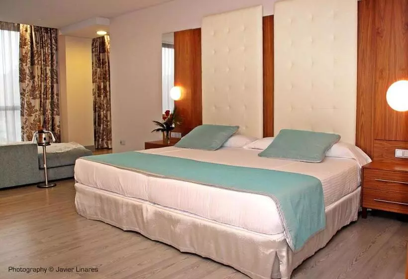 Ciudad De Ponferrada, Ascend Hotel Collection