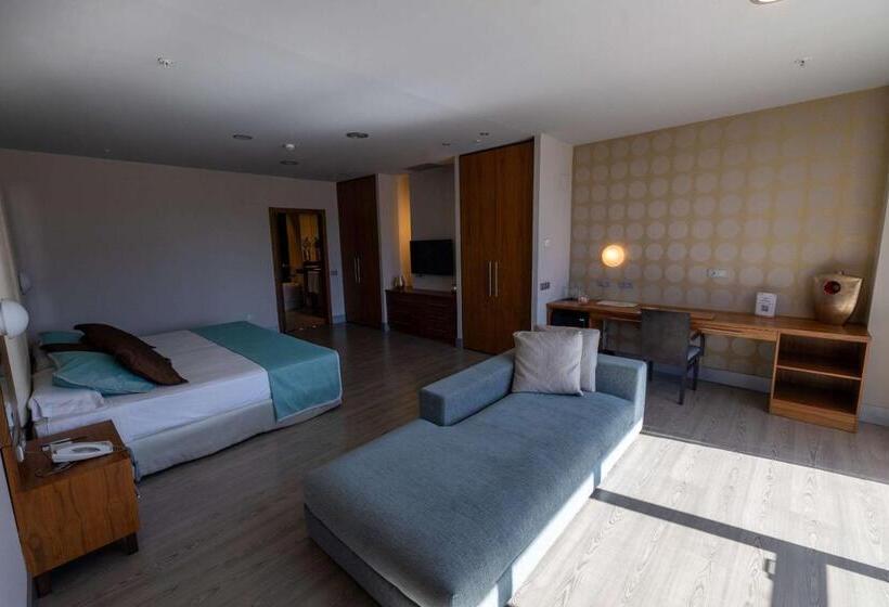 Ciudad De Ponferrada, Ascend Hotel Collection