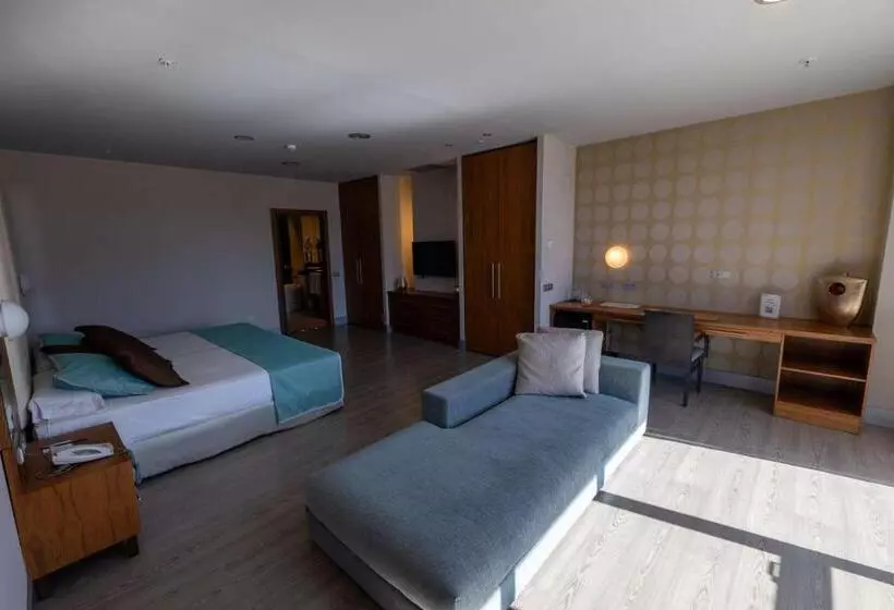 Ciudad De Ponferrada, Ascend Hotel Collection