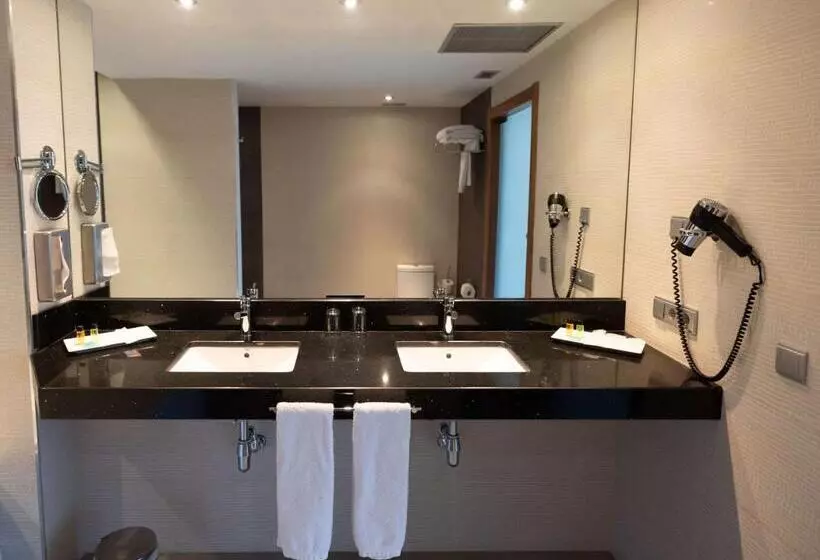 Ciudad De Ponferrada, Ascend Hotel Collection