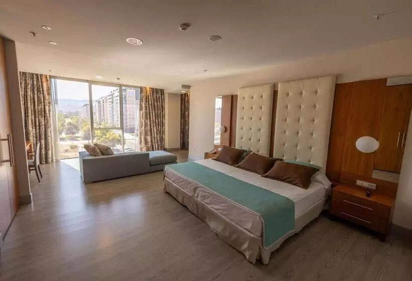 Ciudad De Ponferrada, Ascend Hotel Collection