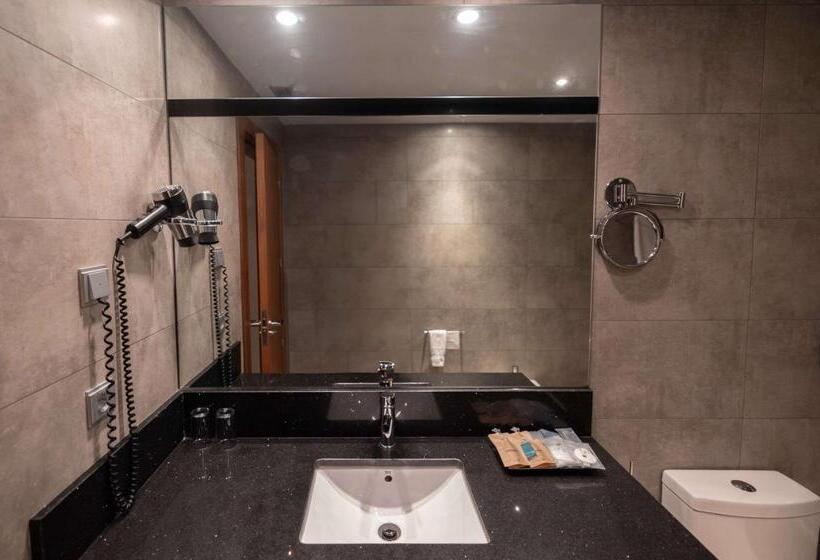 Ciudad De Ponferrada, Ascend Hotel Collection