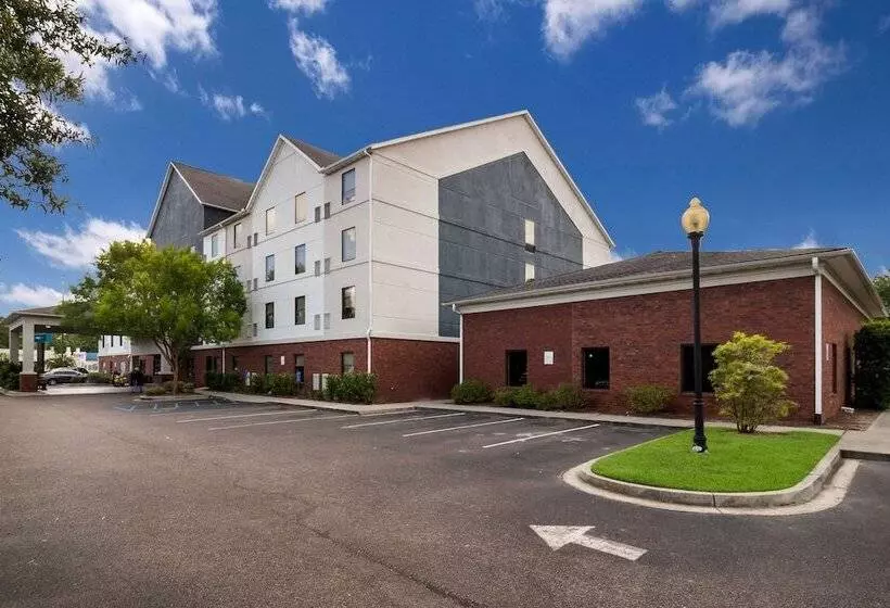 Hotelli Clarion Pointe Charleston  West Ashley