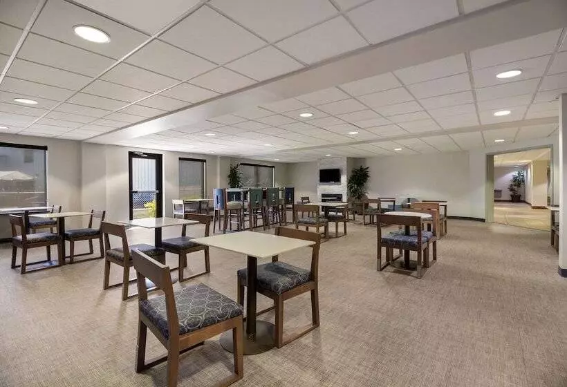 Hotelli Clarion Pointe Charleston  West Ashley