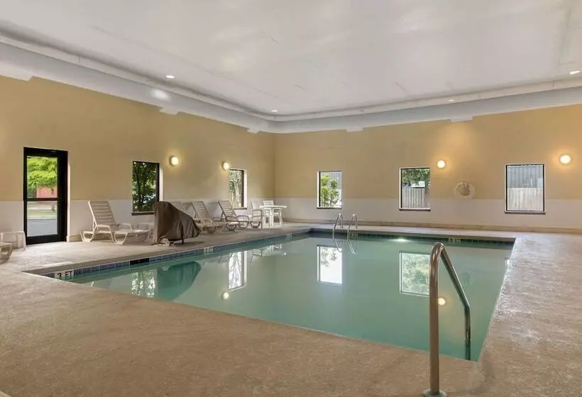 Hotelli Clarion Pointe Charleston  West Ashley